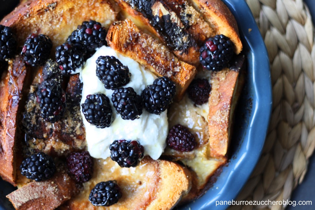 Pudding di pane, more, miele e&nbsp;ricotta
