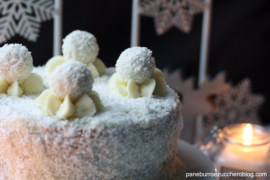 Torta innevata al rum, vaniglia, cocco e cioccolato&nbsp;bianco!
