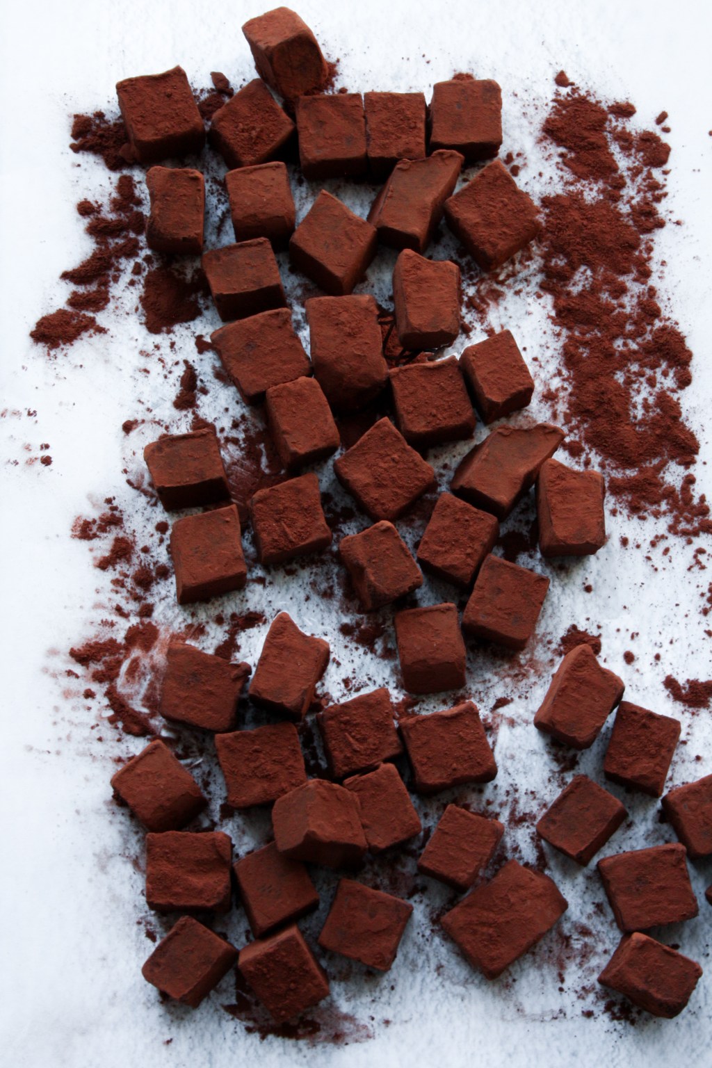 Tartufini di cioccolato fondente miele e tahina  – senza panna!&nbsp;–