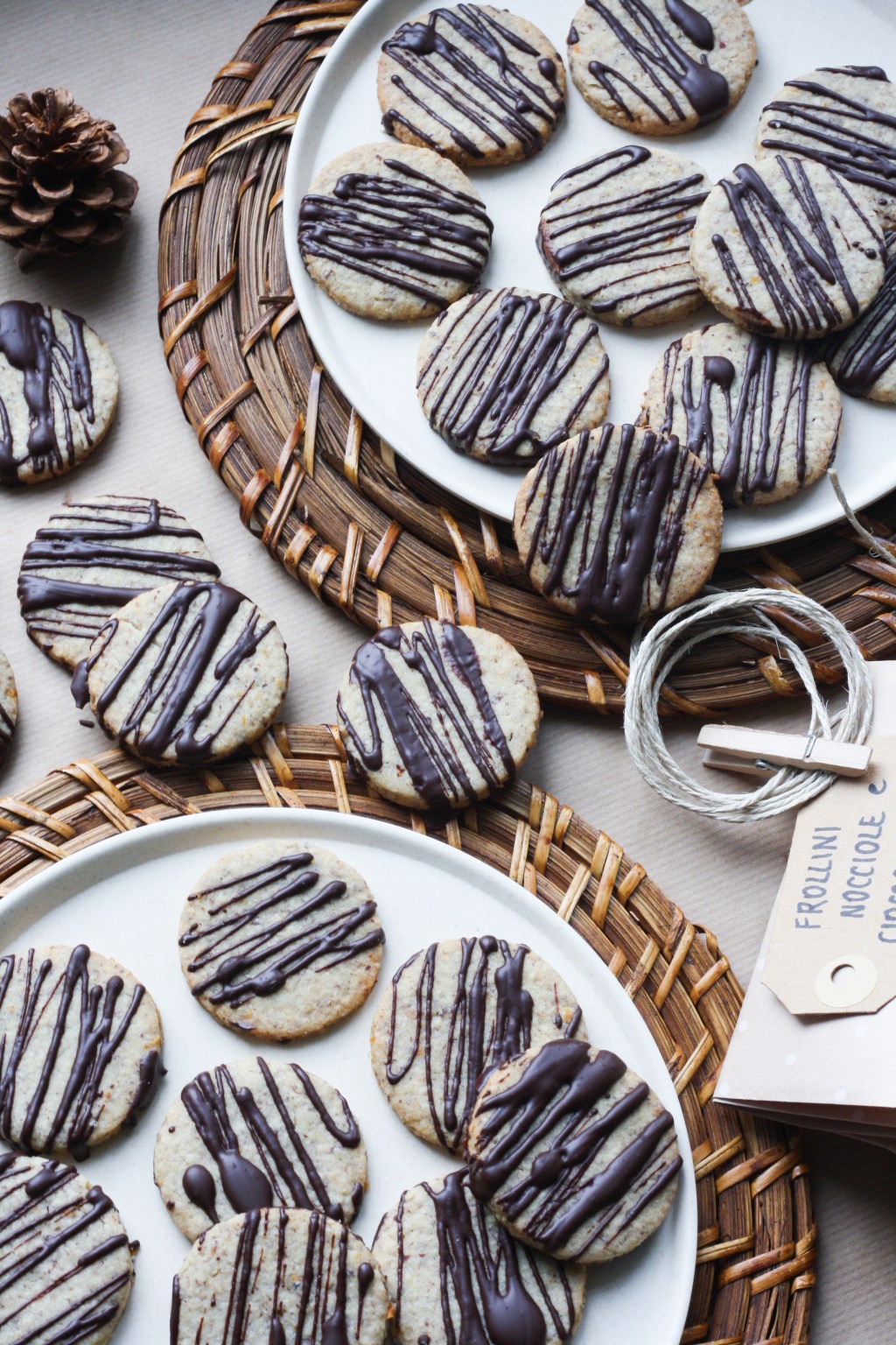 Frollini alle nocciole e&nbsp;cioccolato